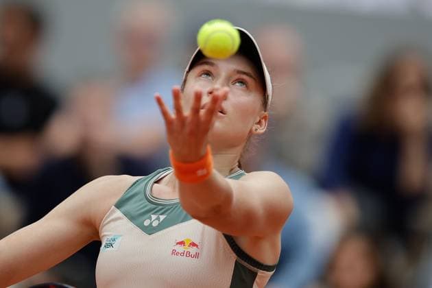 05 06 2024, Tennis, French Open 2024 Roland Garros, FRA, Paris, picture from left Jasmine Paolini ITA makes a serve Copyright: HMBxMedia AntonioxBorga