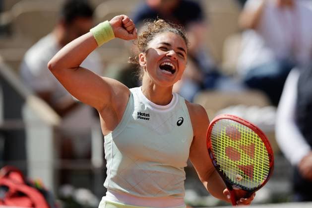 05 06 2024, Tennis, French Open 2024 Roland Garros, FRA, Paris, picture from left Elena Rybakina of Kazakhstan cheers Copyright: HMBxMedia AntonioxBorga