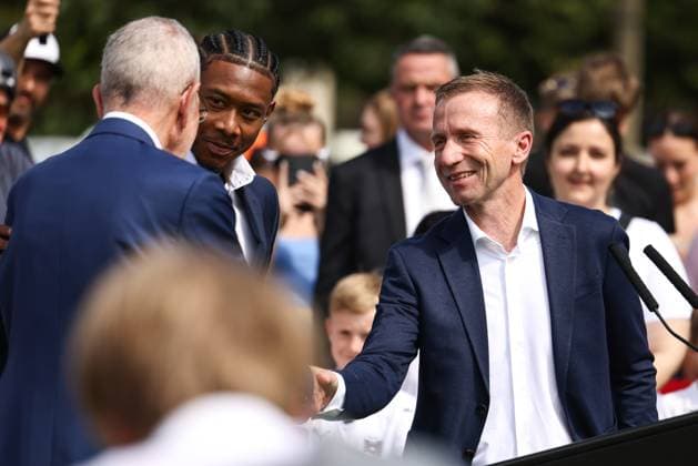 SOCCER - UEFA EURO, EM, Europameisterschaft,Fussball 2024 VIENNA,AUSTRIA,06.JUN.24 - SOCCER - UEFA European Championship, EM, Europameisterschaft preview, farewell ceremony OEFB Team. Image shows president Alexander van der Bellen (Austria), David Alaba (AUT) and president Klaus Mittendorfer (OEFB).  GEPAxpictures xArminxRauthner