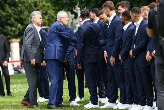 SOCCER - UEFA EURO, EM, Europameisterschaft,Fussball 2024 VIENNA,AUSTRIA,06.JUN.24 - SOCCER - UEFA European Championship, EM, Europameisterschaft preview, farewell ceremony OEFB Team. Image shows vice chancellor and minister of sports Werner Kogler, president Alexander van der Bellen (Austria) and the team of AUT.  GEPAxpictures xArminxRauthner