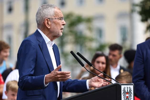 SOCCER - UEFA EURO, EM, Europameisterschaft,Fussball 2024 VIENNA,AUSTRIA,06.JUN.24 - SOCCER - UEFA European Championship, EM, Europameisterschaft preview, farewell ceremony OEFB Team. Image shows president Alexander van der Bellen (Austria).  GEPAxpictures xArminxRauthner