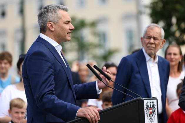 SOCCER - UEFA EURO, EM, Europameisterschaft,Fussball 2024 VIENNA,AUSTRIA,06.JUN.24 - SOCCER - UEFA European Championship, EM, Europameisterschaft preview, farewell ceremony OEFB Team. Image shows federal chancellor Karl Nehammer and president Alexander van der Bellen (Austria).  GEPAxpictures xArminxRauthner