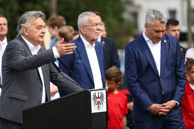 SOCCER - UEFA EURO, EM, Europameisterschaft,Fussball 2024 VIENNA,AUSTRIA,06.JUN.24 - SOCCER - UEFA European Championship, EM, Europameisterschaft preview, farewell ceremony OEFB Team. Image shows vice chancellor and minister of sports Werner Kogler, president Alexander van der Bellen and federal chancellor Karl Nehammer (Austria).  GEPAxpictures xArminxRauthner