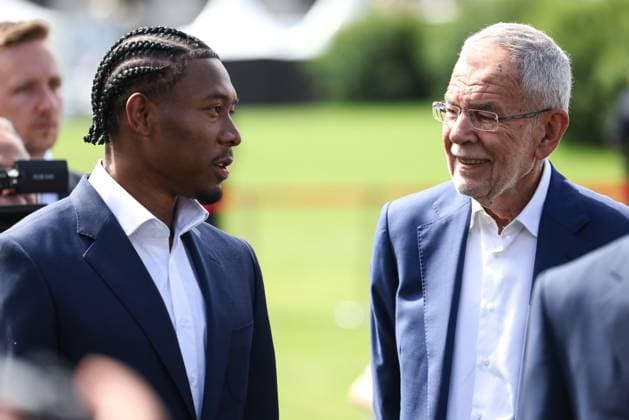 SOCCER - UEFA EURO, EM, Europameisterschaft,Fussball 2024 VIENNA,AUSTRIA,06.JUN.24 - SOCCER - UEFA European Championship, EM, Europameisterschaft preview, farewell ceremony OEFB Team. Image shows David Alaba (AUT) and president Alexander van der Bellen (Austria).  GEPAxpictures xArminxRauthner