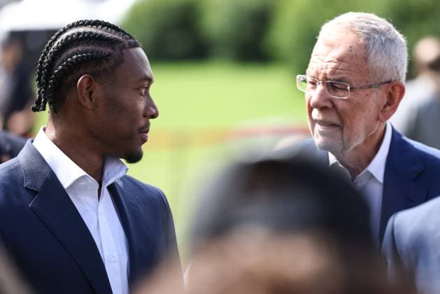 SOCCER - UEFA EURO, EM, Europameisterschaft,Fussball 2024 VIENNA,AUSTRIA,06.JUN.24 - SOCCER - UEFA European Championship, EM, Europameisterschaft preview, farewell ceremony OEFB Team. Image shows David Alaba (AUT) and president Alexander van der Bellen (Austria).  GEPAxpictures xArminxRauthner