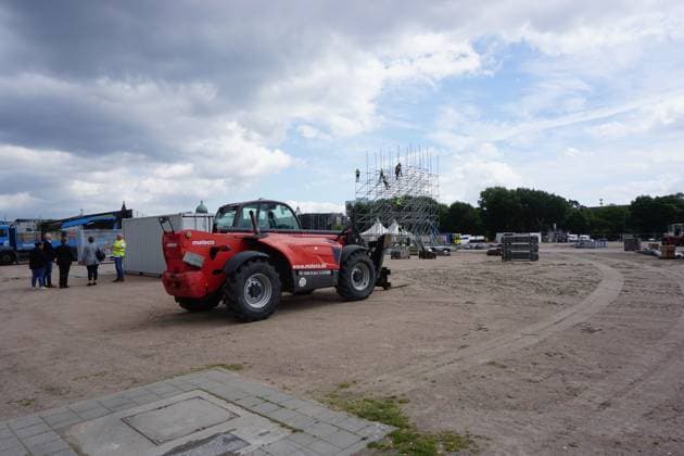 Construction of a fan zone for the European Football Championship in Hamburg, Germany, June 5, 2024. The fan zone will be dominated by a 100 square metre screen. Workers erect the scaffolding on which the screen will be placed. (CTKxPhoto AlesxZapotocky) CTKPhotoP2024060603717  CTKPhotoP2024060603717