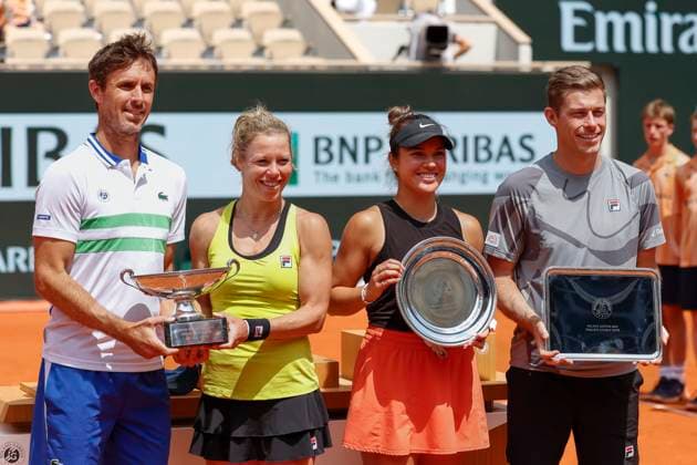 L R Laura Siegemund, Edouard Roger Vasselin and finalists Desirae Krawczyk, Neal Skupski, Mixed Doubles, Award Ceremony, Presentation Tennis French Open 2024 Roland Garros Paris France 6 June 2024 Copyright: xJuergenxHasenkopfx