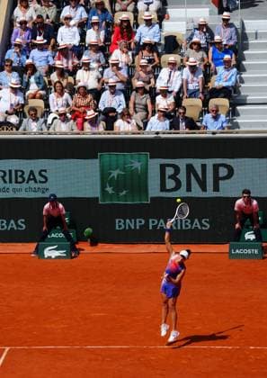 Iga Swiatek serves and a loose return from Coco Gauff clinches the first set for the defending champion French Open Tennis, Day 12, Tennis, Roland Garros, Paris, France - 06 June 2024  Copyright: xJavierxGarcia Shutterstockx 14521936o