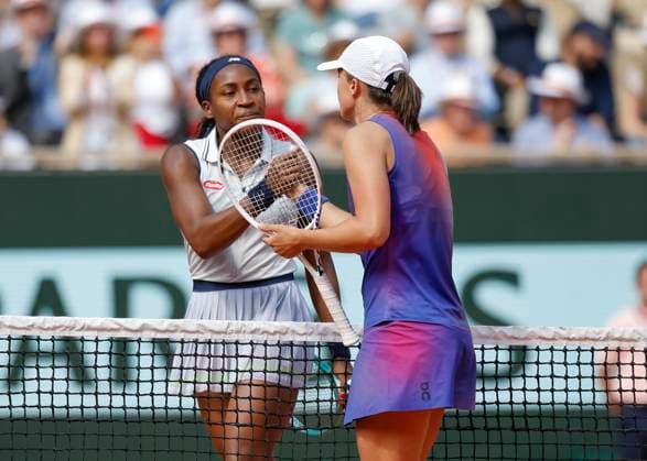 Coco Gauff congratulates the winner Iga Swiatek Semifinal, Semi Final Tennis French Open 2024 Roland Garros Paris France June 6, 2024 Copyright: xJuergenxHasenkopfx
