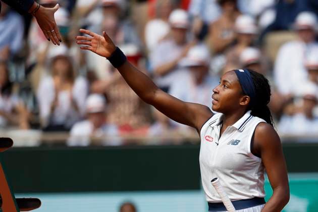 Coco Gauff congratulates the winner Iga Swiatek Semifinal, Semi Final Tennis French Open 2024 Roland Garros Paris France June 6, 2024 Copyright: xJuergenxHasenkopfx