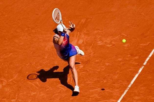 Iga Swiatek ( POL ) during the 2024 French Open at Roland Garros on June 6, 2024 in Paris, France. ( Photo by federico pestellini panoramic ) - TENNIS : Roland Garros 2024 - Internationaux de France - 06 06 2024 FedericoPestellini Panoramic 