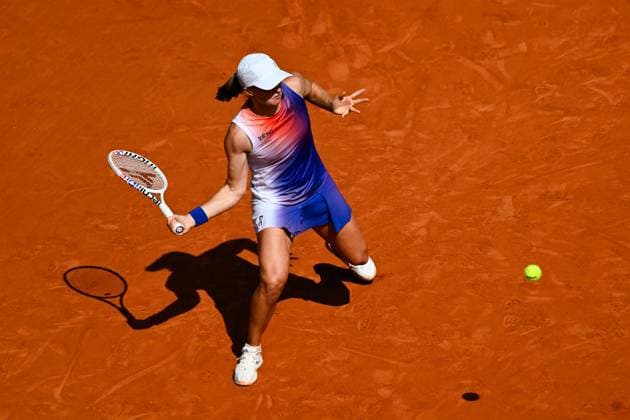 Iga Swiatek ( POL ) during the 2024 French Open at Roland Garros on June 6, 2024 in Paris, France. ( Photo by federico pestellini panoramic ) - TENNIS : Roland Garros 2024 - Internationaux de France - 06 06 2024 FedericoPestellini Panoramic 