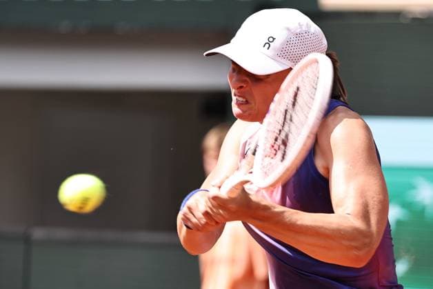 Iga Swiatek, POL, during semifinal of 2024 French Open at Roland Garros, Paris, 06 06 2024