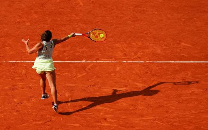 Jasmine Paolini hits a forehand during her semi final French Open Tennis, Day 12, Tennis, Roland Garros, Paris, France - 06 June 2024  Copyright: xJavierxGarcia Shutterstockx 14521936af