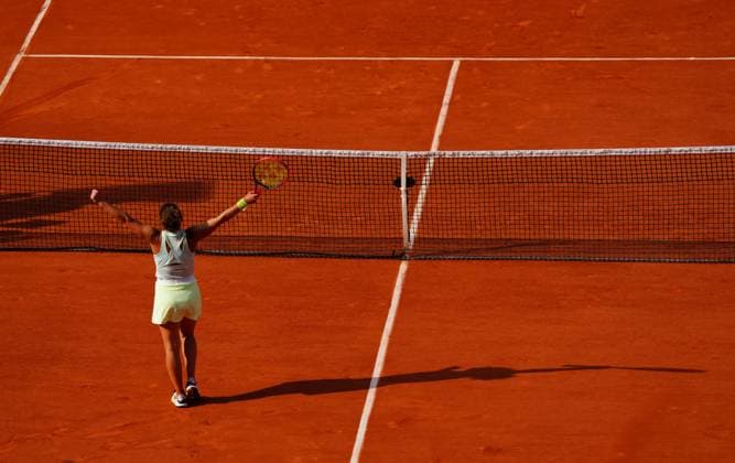 Jasmine Paolini celebrates her semi final win French Open Tennis, Day 12, Tennis, Roland Garros, Paris, France - 06 June 2024  Copyright: xJavierxGarcia Shutterstockx 14521936ai