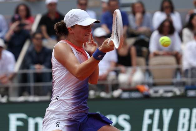 ROLAND GARROS 2024 Thierry Larret Maxppp. Tennis. Roland Garros 2024. Internationaux de France de tennis. Stade Roland Garros, Paris (75). Le 6 juin 2024. Demi finale dames. Court Philippe Chatrier : Iga SWIATEK (POL) vs Coco GAUFF (USA) PARIS (75) STADE ROLAND GARROS PARIS ILE DE FRANCE FRANCE  Copyright: xThierryxLarret MAXPPPxThierryxLarretx TL_20240606_0021 0504437622st