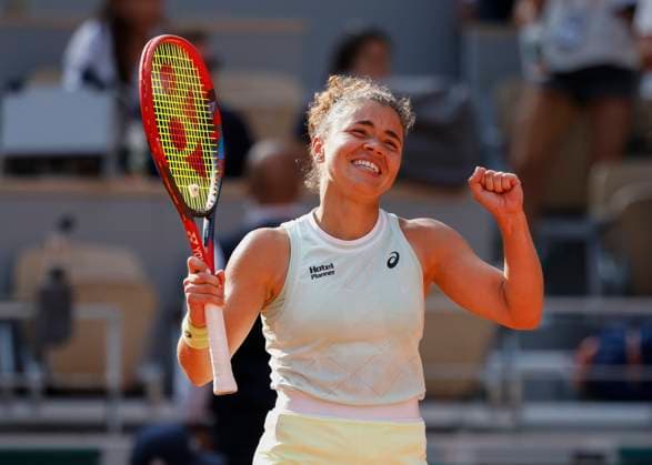 Jasmine Paolini cheers after the win, jubilation, joy, emotionSemi-final, Semi Final Tennis French Open 2024 Roland Garros Paris France June 6, 2024 Copyright: xJuergenxHasenkopfx