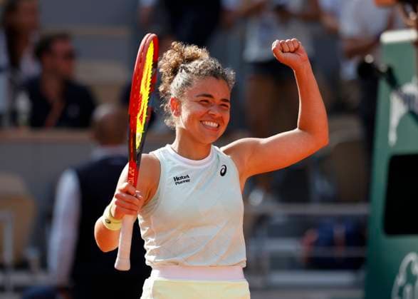 Jasmine Paolini cheers after the win, jubilation, joy, emotionSemi-final, Semi Final Tennis French Open 2024 Roland Garros Paris France June 6, 2024 Copyright: xJuergenxHasenkopfx
