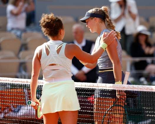 R L Mirra Andreeva congratulates the winner Jasmine Paolini, Semi Final, Semi Final Tennis French Open 2024 Roland Garros Paris France June 6, 2024 Copyright: xJuergenxHasenkopfx
