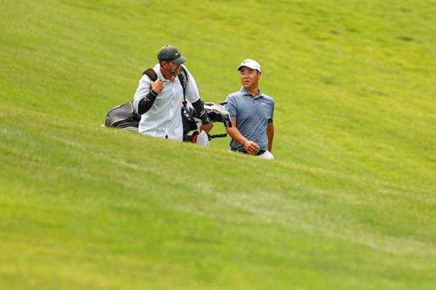 Memorial Tournament presented by Workday Tom Kim of Seoul, Korea walks on the 10th green with his caddie during the first round of the Memorial Tournament presented by Workday at Muirfield Village Golf Club on June 6, 2024 in Dublin, Ohio. Dublin Ohio United States  Copyright: xAmyxLemusx originalFilename:lemus-memorial240606_npnnS.jpg
