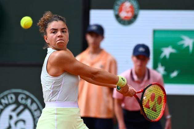 Jasmine Paolini ( ITA ) during the 2024 French Open at Roland Garros on June 6, 2024 in Paris, France. ( Photo by federico pestellini panoramic ) - TENNIS : Roland Garros 2024 - Internationaux de France - 06 06 2024 FedericoPestellini Panoramic 