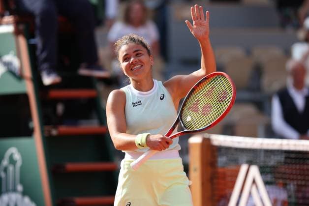 ROLAND GARROS 2024 Thierry Larret Maxppp. Tennis. Roland Garros 2024. Internationaux de France de tennis. Stade Roland Garros, Paris (75). Le 6 juin 2024. Demi finale dames. Court Philippe Chatrier : Court Philippe Chatrier : Jasmine PAOLINI (ITA) vs Mirra ANDREEVA (RUS) PARIS (75) STADE ROLAND GARROS PARIS ILE DE FRANCE FRANCE  Copyright: xThierryxLarret MAXPPPxThierryxLarretx TL_20240606_1015 0504470713st