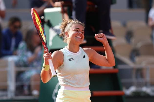 ROLAND GARROS 2024 Thierry Larret Maxppp. Tennis. Roland Garros 2024. Internationaux de France de tennis. Stade Roland Garros, Paris (75). Le 6 juin 2024. Demi finale dames. Court Philippe Chatrier : Court Philippe Chatrier : Jasmine PAOLINI (ITA) vs Mirra ANDREEVA (RUS) PARIS (75) STADE ROLAND GARROS PARIS ILE DE FRANCE FRANCE  Copyright: xThierryxLarret MAXPPPxThierryxLarretx TL_20240606_1017 0504470718st