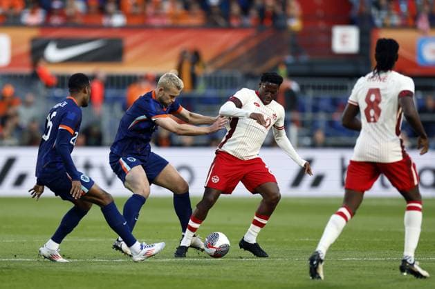 ROTTERDAM - (l-r) Ryan Gravenberch of Holland, Matthijs De Ligt of Holland, Jonathan David of Canada during the friendly Interland match between the Netherlands and Canada at Feyenoord Stadium de Kuip on June 6, 2024 in Rotterdam, Netherlands. ANP KOEN VAN WEEL International Friendly, Länderspiel, Nationalmannschaft 2024 xVIxANPxSportx xxANPxIVx 500459621 originalFilename: 500459621.jpg