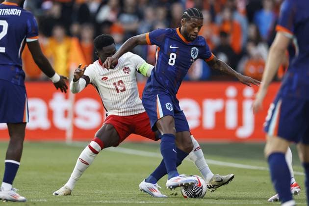 ROTTERDAM - (l-r) Alphonso Davies of Canada, Georginio Wijnaldum of Holland during the friendly Interland match between the Netherlands and Canada at Feyenoord Stadium de Kuip on June 6, 2024 in Rotterdam, Netherlands. ANP MAURICE VAN STEEN International Friendly, Länderspiel, Nationalmannschaft 2024 xVIxANPxSportx xxANPxIVx 500459841 originalFilename: 500459841.jpg