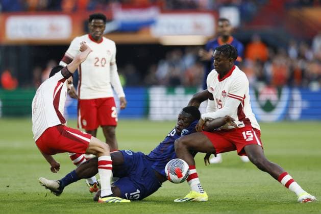 ROTTERDAM - (l-r) Stephen Eustaquio of Canada, Brian Brobbey of Holland, Moise Bombito of Canada during the friendly Interland match between the Netherlands and Canada at Feyenoord Stadium de Kuip on June 6, 2024 in Rotterdam, Netherlands. ANP KOEN VAN WEEL International Friendly, Länderspiel, Nationalmannschaft 2024 xVIxANPxSportx xxANPxIVx 500460000 originalFilename: 500460000.jpg