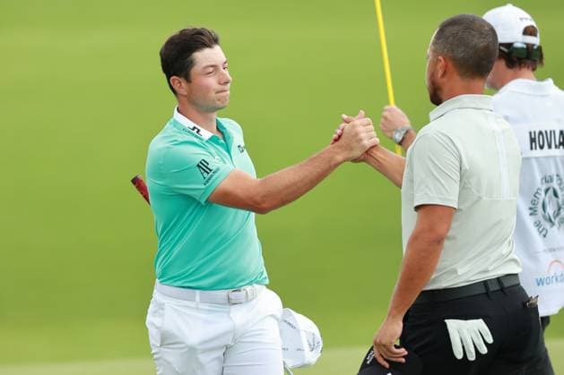 The Memorial Tournament Viktor Hovland of Norway (L) shakes hands with Xander Schauffele of the United States after completing the 18th hole during Day One of The Memorial Tournament presented by Workday at Muirfield Village Golf Club in Dublin, Ohio, USA on Thursday, June 6, 2024. Dublin Ohio United States  Copyright: xJorgexLemusx originalFilename:lemus-thememor240606_npiQz.jpg