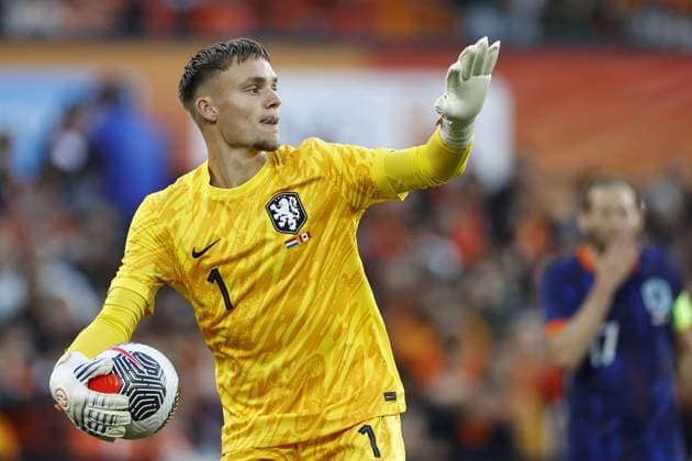 ROTTERDAM - Holland goalkeeper Bart Verbruggen during the friendly Interland match between the Netherlands and Canada in Feyenoord Stadium de Kuip on June 6, 2024 in Rotterdam, Netherlands. ANP MAURICE VAN STEEN International Friendly, Länderspiel, Nationalmannschaft 2024 xVIxANPxSportx xxANPxIVx 500460518 originalFilename: 500460518.jpg