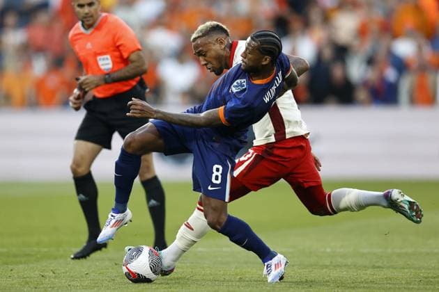 ROTTERDAM - (l-r) Derek Cornelius of Canada, Georginio Wijnaldum of Holland during the friendly Interland match between the Netherlands and Canada at Feyenoord Stadium de Kuip on June 6, 2024 in Rotterdam, Netherlands. ANP MAURICE VAN STEEN International Friendly, Länderspiel, Nationalmannschaft 2024 xVIxANPxSportx xxANPxIVx 500460711 originalFilename: 500460711.jpg