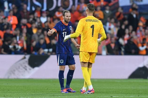 International soccer match Netherlands Canada on 06 06 2024 at Feyenoord Stadium in Rotterdam Daley Blind Netherlands , back Bart Verbruggen Netherlands , front xRx