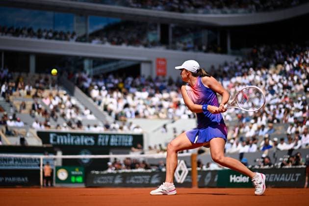 Iga Swiatek ( POL ) during the 2024 French Open at Roland Garros on June 6, 2024 in Paris, France. ( Photo by federico pestellini panoramic ) - TENNIS : Roland Garros 2024 - Internationaux de France - 06 06 2024 FedericoPestellini Panoramic 