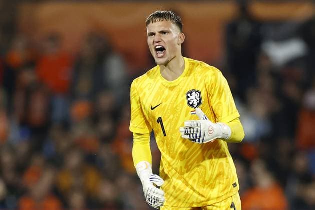 ROTTERDAM - Holland goalkeeper Bart Verbruggen during the friendly Interland match between the Netherlands and Canada in Feyenoord Stadium de Kuip on June 6, 2024 in Rotterdam, Netherlands. ANP MAURICE VAN STEEN International Friendly, Länderspiel, Nationalmannschaft 2024 xVIxANPxSportx xxANPxIVx 500464798 originalFilename: 500464798.jpg