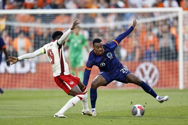 ROTTERDAM - (l-r) Alphonso Davies of Canada, Ryan Gravenberch of Holland during the friendly Interland match between the Netherlands and Canada at Feyenoord Stadium de Kuip on June 6, 2024 in Rotterdam, Netherlands. ANP MAURICE VAN STEEN International Friendly, Länderspiel, Nationalmannschaft 2024 xVIxANPxSportx xxANPxIVx 500467897 originalFilename: 500467897.jpg