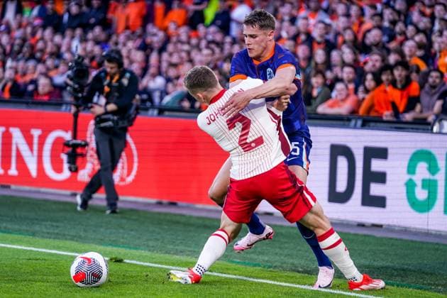 2024-06-06 Netherlands v Canada - Friendly International ROTTERDAM, NETHERLANDS - JUNE 6: Alistair Johnston of Canada battles for the ball with Micky van de Ven of Netherlands during the Friendly international match, Länderspiel, Nationalmannschaft between Netherlands and Canada at Stadion Feijenoord de Kuip on June 6, 2024 in Rotterdam, Netherlands. (Photo by Andre Weening BSR Agency) Rotterdam Netherlands Content not available for redistribution in The Netherlands directly or indirectly through any third parties. Copyright: xBSRxAgencyx