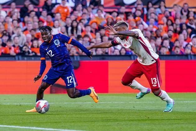 2024-06-06 Netherlands v Canada - Friendly International ROTTERDAM, NETHERLANDS - JUNE 6: Jeremie Frimpong of Netherlands is challenged by Derek Cornelius of Canada during the Friendly international match, Länderspiel, Nationalmannschaft between Netherlands and Canada at Stadion Feijenoord de Kuip on June 6, 2024 in Rotterdam, Netherlands. (Photo by Andre Weening BSR Agency) Rotterdam Netherlands Content not available for redistribution in The Netherlands directly or indirectly through any third parties. Copyright: xBSRxAgencyx