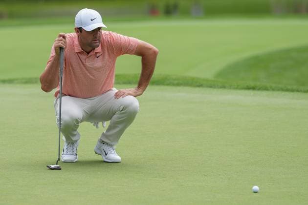 DUBLIN, OH - JUNE 06: Scottie Scheffler lines up a putt during the first round of the Memorial Tournament presented by Workday on June 6, 2024 at Muirfield Village Golf Club in Dublin, Ohio. (Photo by Jason Mowry Icon Sportswire) GOLF: JUN 06 PGA, Golf Herren the Memorial Tournament presented by Workday EDITORIAL USE ONLY Icon240606058