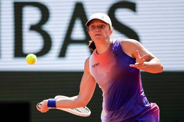 Iga Swiatek of Poland plays a forehand against Coco Gauff of United States during the Women™s Single Semi Finals of 2024 French Open Day 12 at Roland Garros on June 6, 2024 in Paris, France Photo by JustPictures Paris Roland Garros France Copyright: x x2024xEurasiaxSportxImagesx jp-en-EuSpIm-AB4_Roland_Garros_06Jun2024_PR318