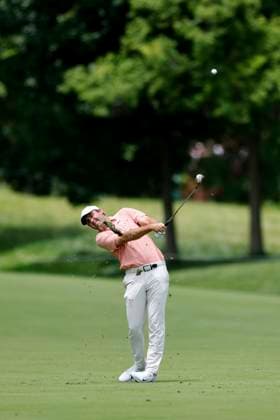 DUBLIN, OH - JUNE 06: Scottie Scheffler (USA) plays a shot from the fairway at the 14th hole during the first round of the Memorial Tournament presented by Workday at Muirfield Village Golf Club on June 06, 2024 in Dublin, Ohio. (Photo by Joe Robbins Icon Sportswire) GOLF: JUN 06 PGA, Golf Herren the Memorial Tournament presented by Workday EDITORIAL USE ONLY Icon5732406060011