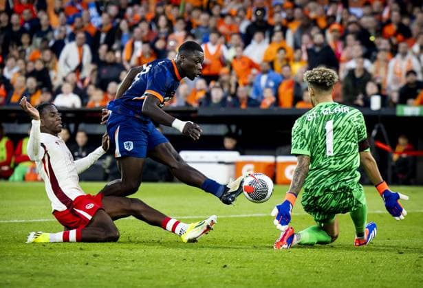 ROTTERDAM - (l-r) Moise Bombito of Canada, Brian Brobbey of Holland, Canada goalkeeper Dayne St. Clair during the friendly Interland match between the Netherlands and Canada at Feyenoord Stadium de Kuip on June 6, 2024 in Rotterdam, Netherlands. ANP KOEN VAN WEEL International Friendly, Länderspiel, Nationalmannschaft 2024 xVIxANPxSportx xxANPxIVx 500473204 originalFilename: 500473204.jpg