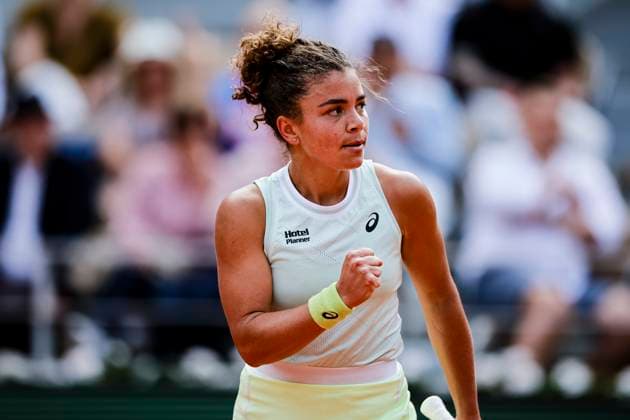 Jasmine Paolini of Italy celebrates winning a match point against Mirra Andreeva during the Women™s Single Semi Finals of 2024 French Open Day 12 at Roland Garros on June 6, 2024 in Paris, France Photo by JustPictures Paris Roland Garros France Copyright: x x2024xEurasiaxSportxImagesx jp-en-EuSpIm-AB4_Roland_Garros_06Jun2024_PR489