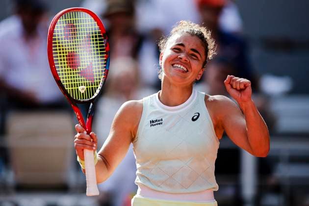 Jasmine Paolini of Italy celebrates after winning her match against Mirra Andreeva during the Women™s Single Semi Finals of 2024 French Open Day 12 at Roland Garros on June 6, 2024 in Paris, France Photo by JustPictures Paris Roland Garros France Copyright: x x2024xEurasiaxSportxImagesx jp-en-EuSpIm-AB4_Roland_Garros_06Jun2024_PR633