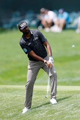 DUBLIN, OH - JUNE 06: Sahith Theegala (USA) hits a pitch shot at the 14th hole during the first round of the Memorial Tournament presented by Workday at Muirfield Village Golf Club on June 06, 2024 in Dublin, Ohio. (Photo by Joe Robbins Icon Sportswire) GOLF: JUN 06 PGA, Golf Herren the Memorial Tournament presented by Workday EDITORIAL USE ONLY Icon5732406060691