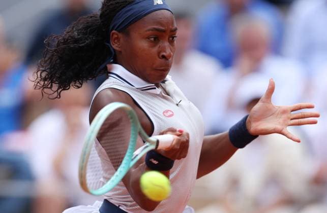 (240607) -- PARIS, June 7, 2024 -- Coco Gauff returns a shot during the women s singles semifinal match between Coco Gauff of the United States and Iga Swiatek of Poland at the French Open tennis tournament at Roland Garros in Paris, France, on June 6, 2024. ) (SP)FRANCE-PARIS-TENNIS-FRENCH OPEN-WOMEN S SINGLES GaoxJing 