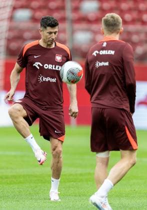 Team Poland Before Friendly Match Against Ukraine Robert Lewandowski is training with team Poland before the friendly match against Ukraine in Warsaw, Poland, on June 06, 2024. Warsaw Poland  Copyright: xFotoxOlimpikx originalFilename:jastrzebowski-teampola240606_npavj.jpg