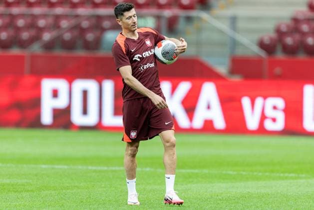 Team Poland Before Friendly Match Against Ukraine Robert Lewandowski is training with team Poland before the friendly match against Ukraine in Warsaw, Poland, on June 06, 2024. Warsaw Poland  Copyright: xFotoxOlimpikx originalFilename:jastrzebowski-teampola240606_nphw3.jpg