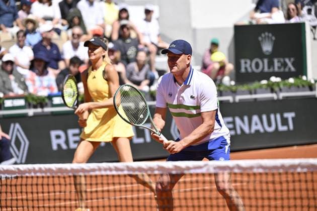 Tennis : Roland Garros 2024 - France - Daniela Hantuchova et Guy Forget jouent le double mixte du tournoi des legendes Tennis : Roland Garros 2024 - France - 07 06 2024 ChrysleneCaillaud Panoramic 